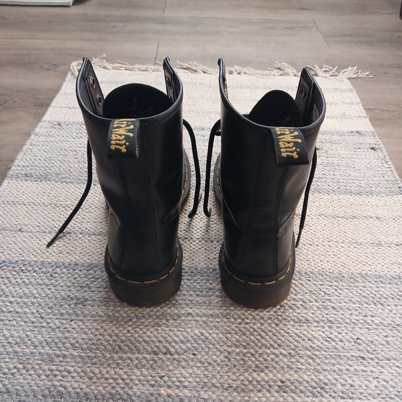 Dr MARTENS + skirt ! - Picture 4 of 12